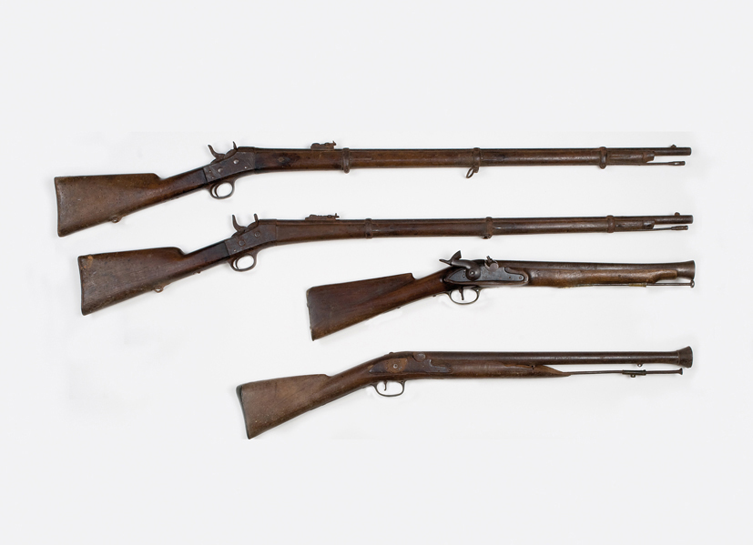 Colección de fusís. Armas militares Brown Bess e Remington