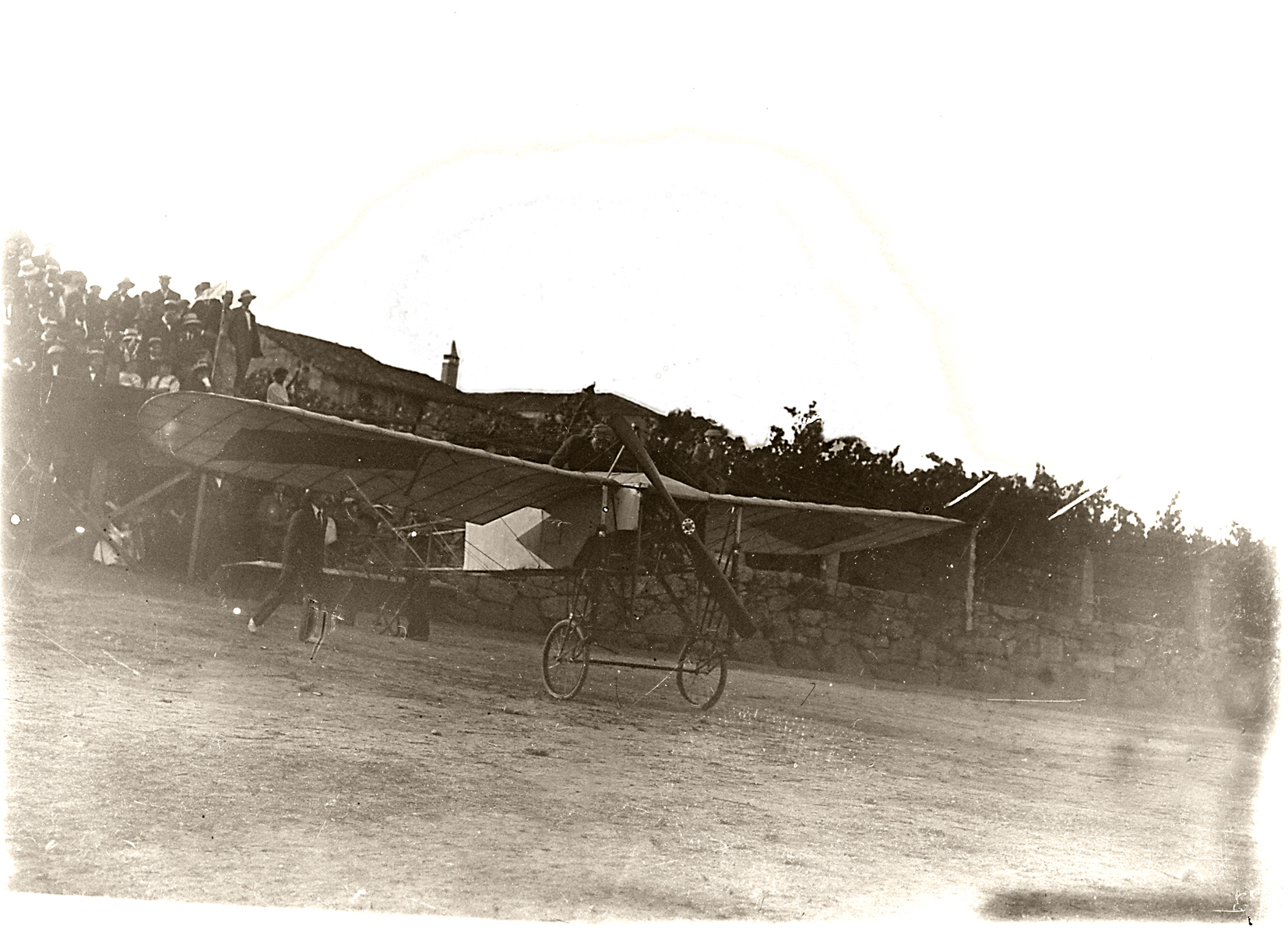 Dúas fotografías do aviador Piñeiro. Ribadavia, 1913