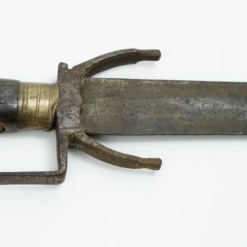 espada_museo_arqueoloxico_peza_mes_arma