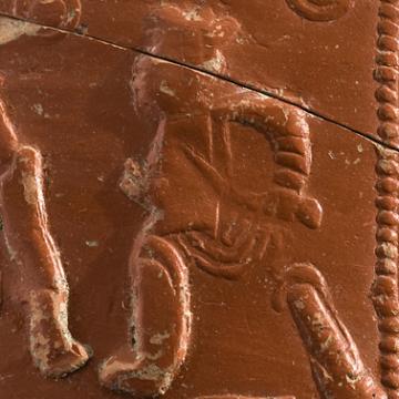 Fotografía de un fragmento de Sigillata sudgálica decorada